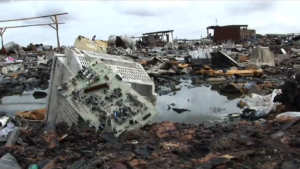 Videostill aus: Greenpeace - Electronic Waste in Ghana (https://www.youtube.com/watch?v=pr1zQrXM_7s)